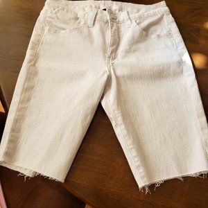 JAG White Jean Cut-off Shorts Size 6P.
